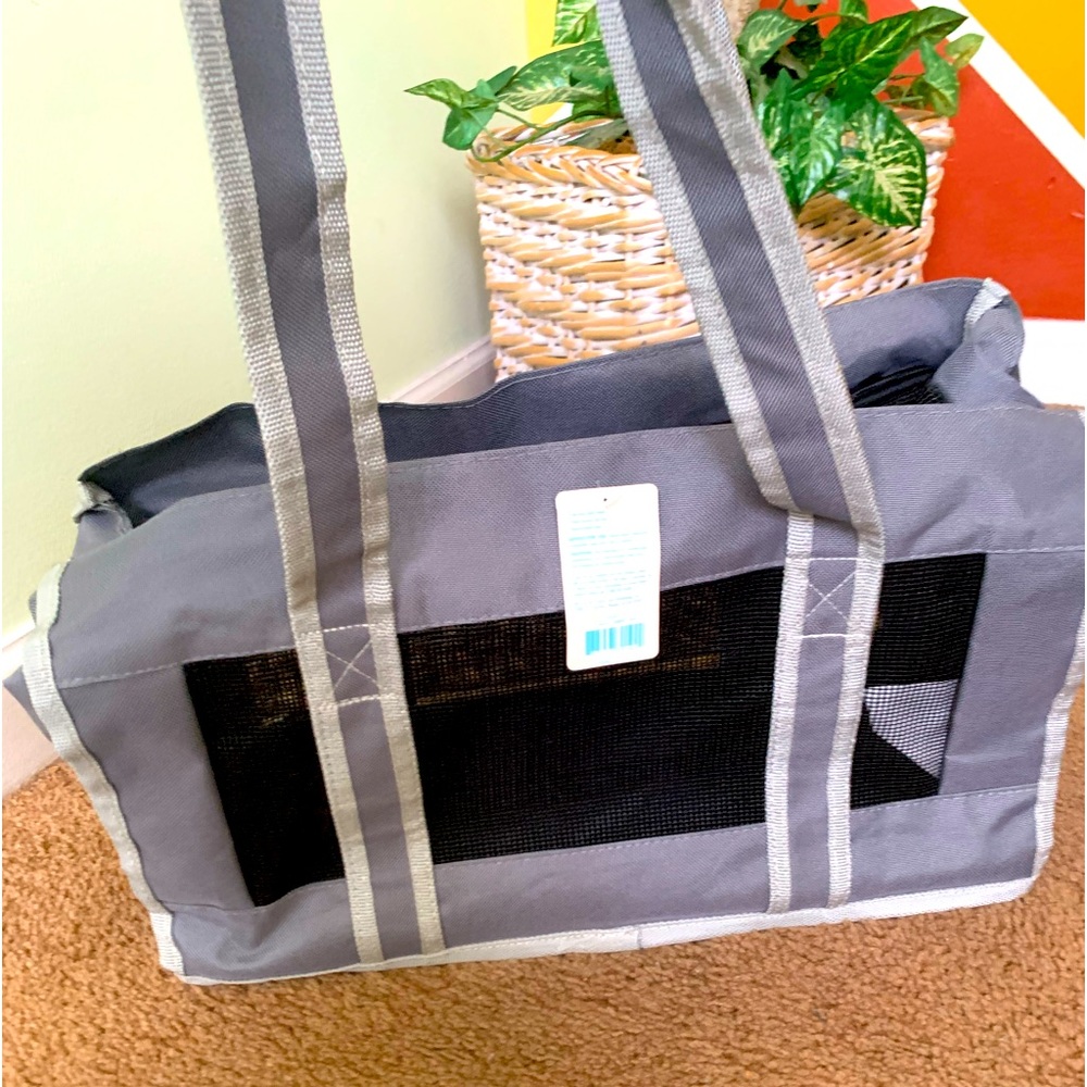 Pet carrier/travel bag